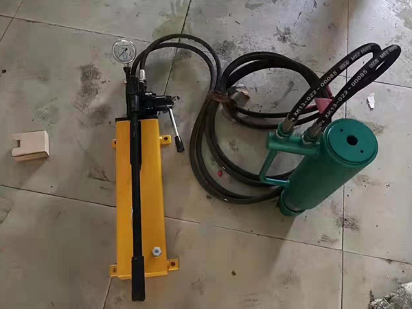 張拉機(jī)具